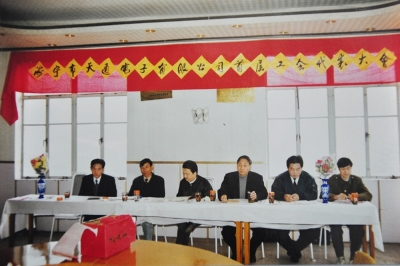 1993年12月，海宁市3118云顶集团电子有限公司首次工会会员代表大会召开